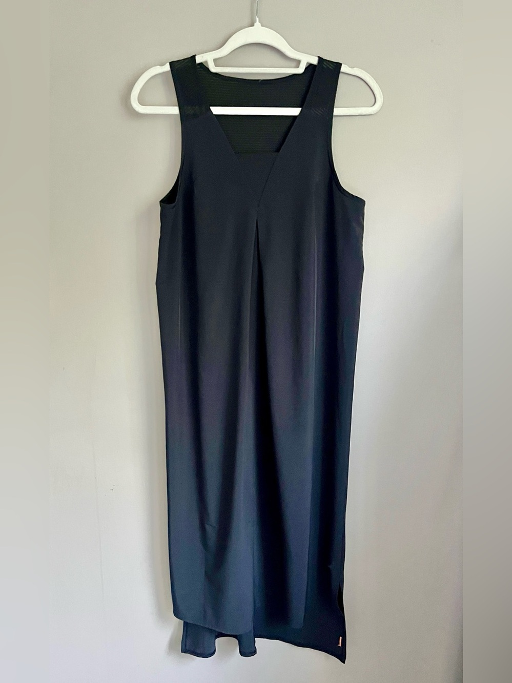 Lucy Black Activewear V Neck Sleeveless Everyday Dress estimated small/medium